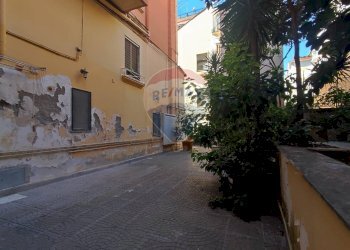 Edificio all\'aperto - Locale Commerciale Via Arco Mirelli
30, Napoli - foto 4