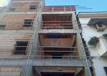 Edificio all\'aperto - Trilocale Vicolo II Duca degli Abruzzi
 
Snc, Afragola - foto 2