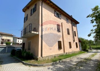 Edificio all\'aperto - Four-room apartment Via Fornacione
 
12, Castelnovo ne' Monti - photo 8