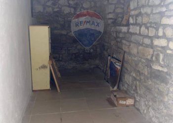 Hall / corridoio - Four-room apartment Via Fornacione
 
12, Castelnovo ne' Monti - photo 19