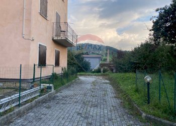Edificio all\'aperto - Four-room apartment Via Fornacione
 
12, Castelnovo ne' Monti - photo 22