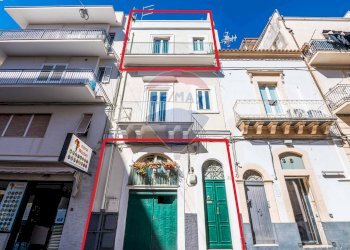 Edificio all\'aperto - Casa semi indipendente Via Roma
 
23, Ragusa - foto 1