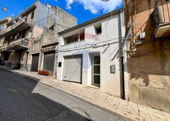 Edificio all\'aperto - Casa indipendente Via Generale Cadorna
 
5, Ragusa - foto 2