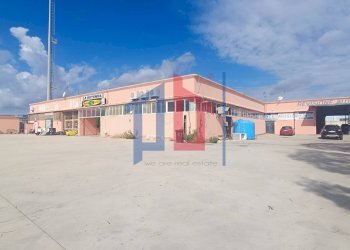 Foto 2 - Locale Commerciale Via Alfio Flores, Civitavecchia - foto 2