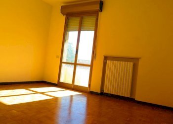 Camera da letto - Trilocale via Pedemontana per Bannone, 14, Traversetolo - foto 6