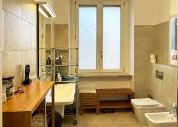 Bagno - Two-room apartment via San Quintino, 4/bis, Torino (neighborhood Centro) - photo 25