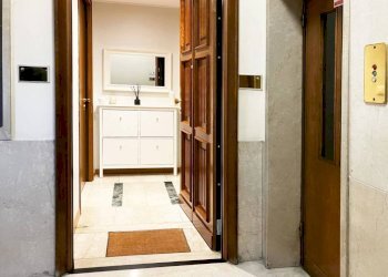 Interno palazzo - Two-room apartment via San Quintino, 4/bis, Torino (neighborhood Centro) - photo 32