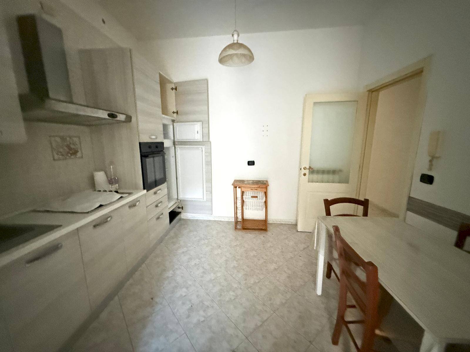 Foto 2 - Trilocale Via Giardini Reali
 
33/18, Caserta - foto 2