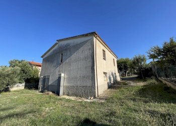 facciata - Casa indipendente Via Prati 16, Alanno - foto 2