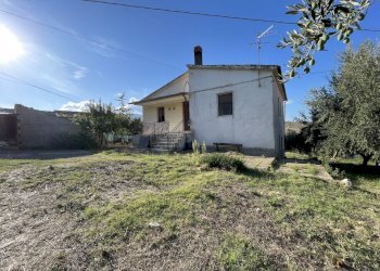 facciata - Casa indipendente Via Prati 16, Alanno - foto 6