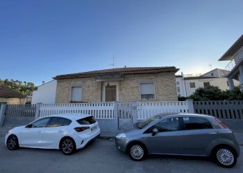 facciata - Casa indipendente via penne 2, Manoppello - foto 1