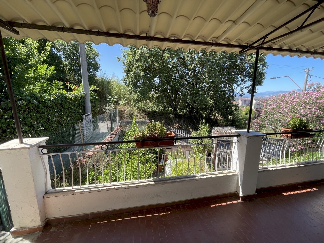 Loggia di accesso secondario - Appartamento Via Modesto della Porta 152, Manoppello - foto 2