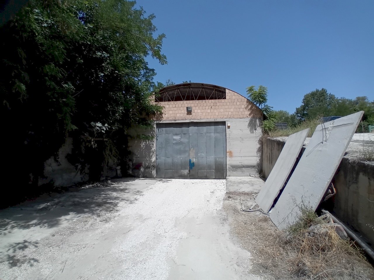 facciata - Capannone Via Fiume Orta, Bolognano - foto 3