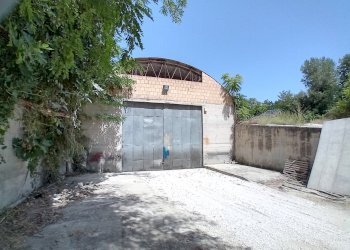 facciata - Shed Via Fiume Orta, Bolognano - photo 1