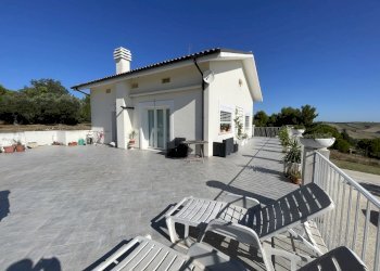 facciata - Villa Via Colle Grande 2, Alanno - photo 2