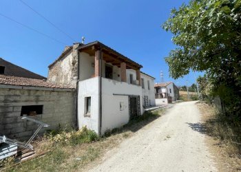 facciata - Casa indipendente Via Giovanni Falcone 15, Alanno - foto 3