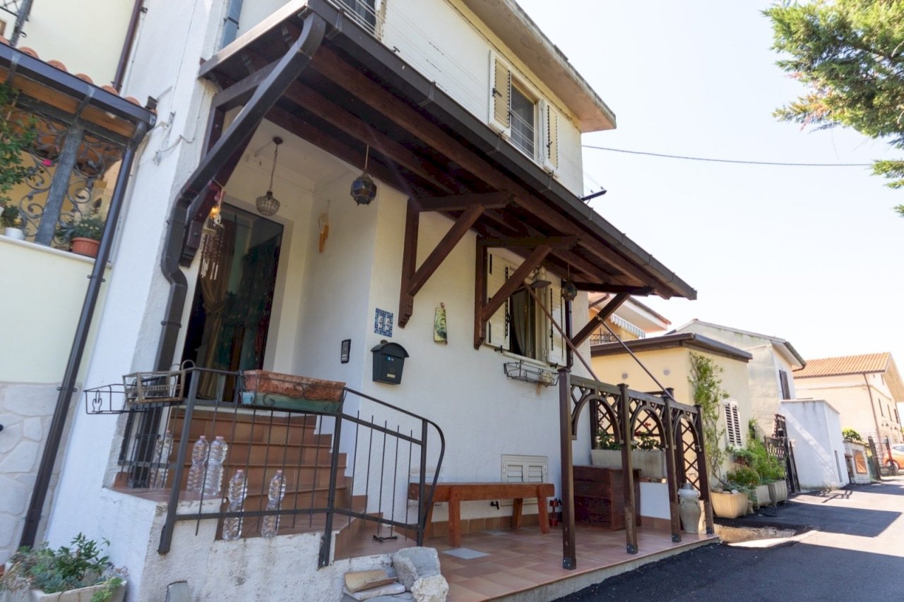 facciata - Casa indipendente Via Tavernola 44, Alanno - foto 1