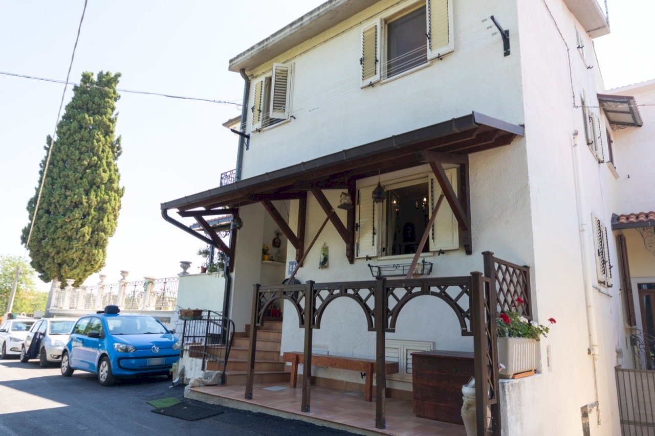 facciata - Casa indipendente Via Tavernola 44, Alanno - foto 2