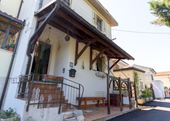 facciata - Casa indipendente Via Tavernola 44, Alanno - foto 1