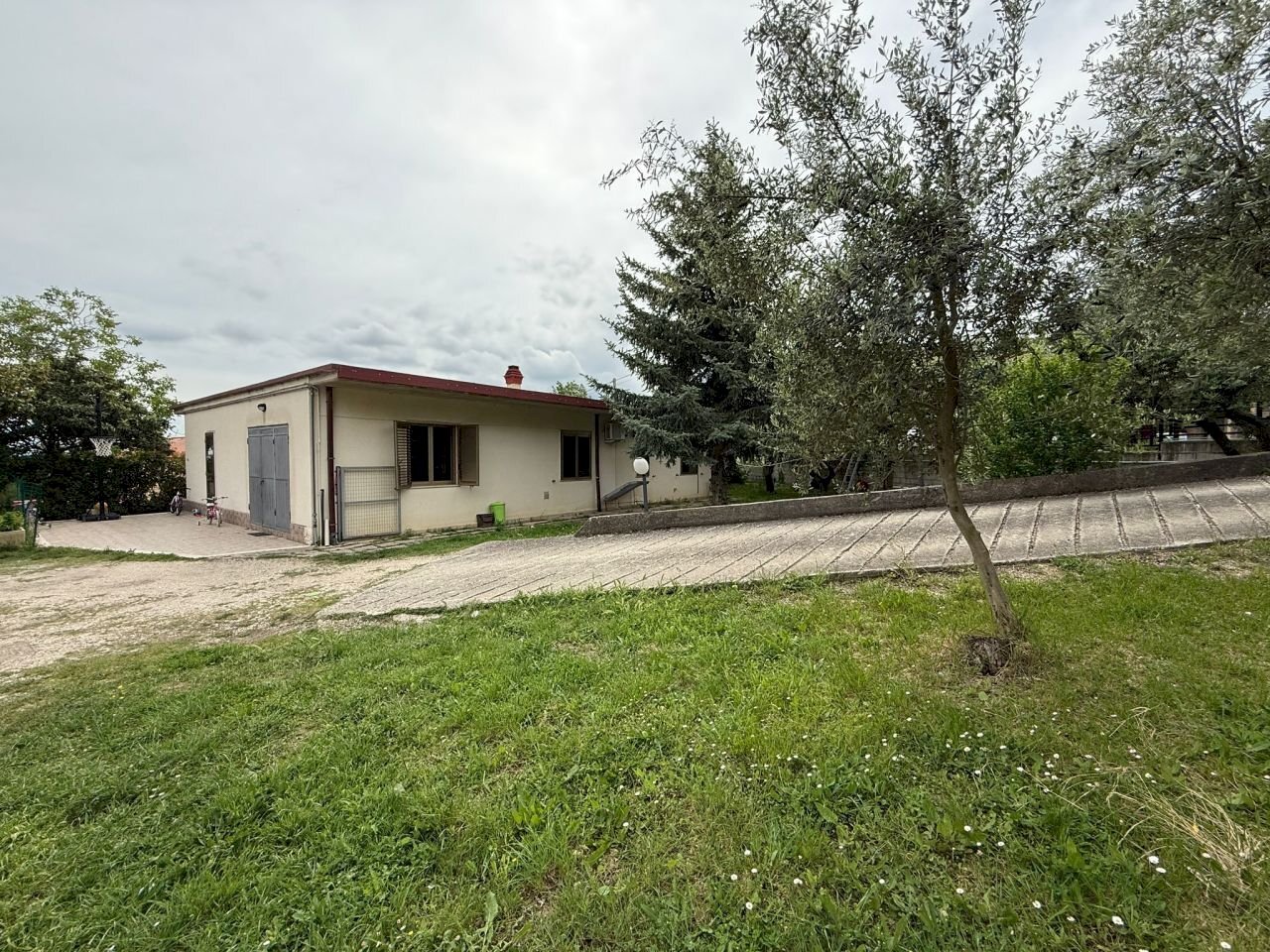 facciata - Casa indipendente Contrada Solcano 84, San Valentino in Abruzzo Citeriore - foto 1