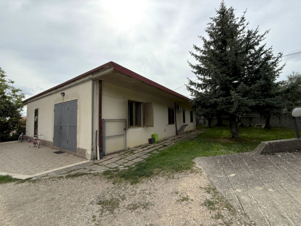 facciata - Casa indipendente Contrada Solcano 84, San Valentino in Abruzzo Citeriore - foto 2