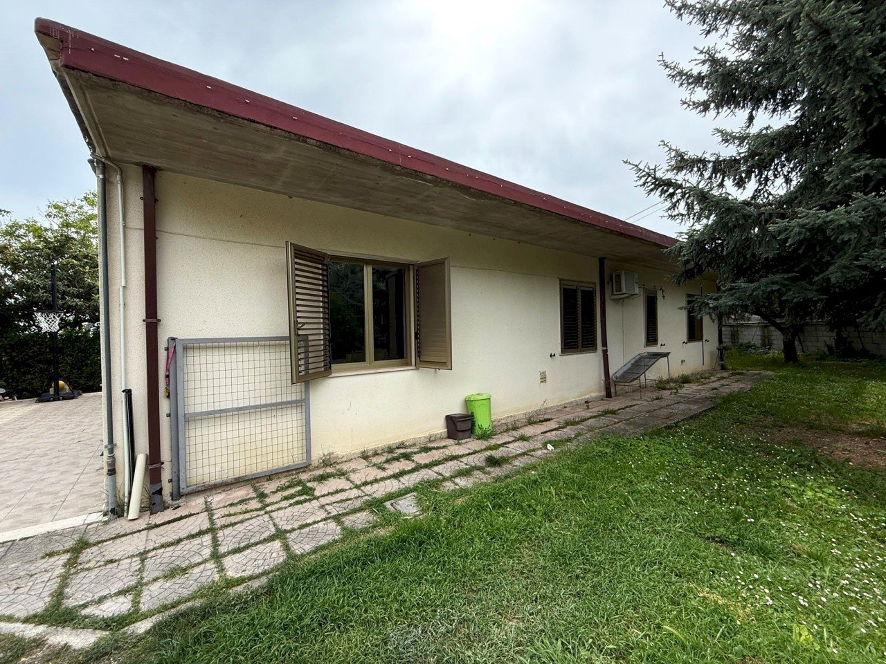 facciata - Casa indipendente Contrada Solcano 84, San Valentino in Abruzzo Citeriore - foto 3