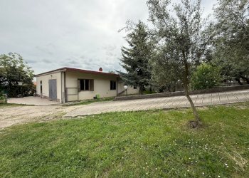 facciata - Independent house Contrada Solcano 84, San Valentino in Abruzzo Citeriore - photo 1