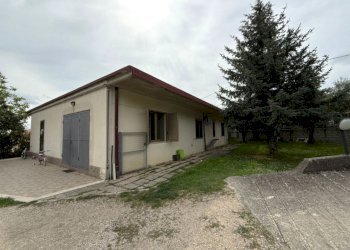 facciata - Independent house Contrada Solcano 84, San Valentino in Abruzzo Citeriore - photo 2