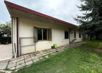 facciata - Independent house Contrada Solcano 84, San Valentino in Abruzzo Citeriore - photo 3