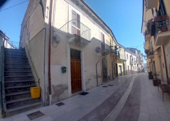 facciata - Casa indipendente Corso Giuseppe Mazzini 123, Torre De' Passeri - foto 1
