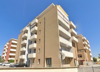 facciata - Garage - Parcheggio Via Francesco Paolo Michetti, Manoppello - foto 1