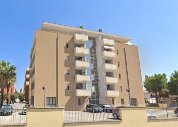 facciata - Garage - Parcheggio Via Francesco Paolo Michetti, Manoppello - foto 2