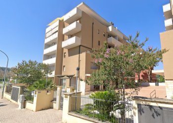 facciata - Garage - Parcheggio Via Francesco Paolo Michetti, Manoppello - foto 3