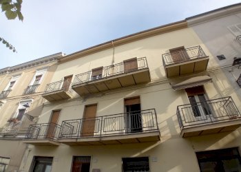 facciata - Palazzo Storico Piazza San Rocco 22, Torre De' Passeri - foto 1