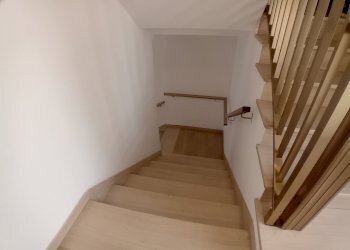 scale - Palazzo Storico Piazza San Rocco 22, Torre De' Passeri - foto 3