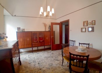 sala da pranzo - Palazzo Storico Piazza San Rocco 22, Torre De' Passeri - foto 6