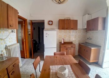 cucina - Palazzo Storico Piazza San Rocco 22, Torre De' Passeri - foto 11