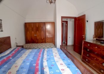 camera da letto - Palazzo Storico Piazza San Rocco 22, Torre De' Passeri - foto 14