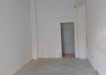 20250901_183700.jpg - Locale Commerciale Piazza Giuseppe Mazzini 3434, Orsogna - foto 2