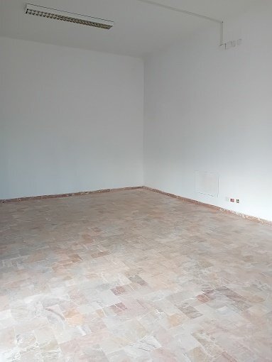 20250423_190054.jpg - Locale Commerciale Via Roma, Orsogna - foto 2