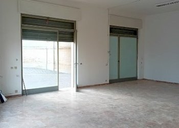 20250423_190129.jpg - Locale Commerciale Via Roma, Orsogna - foto 5