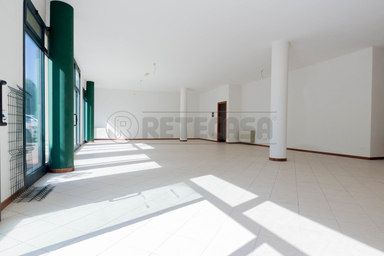 IMG_7665.jpg - Locale Commerciale Via Acque 6, Bolzano Vicentino - foto 1