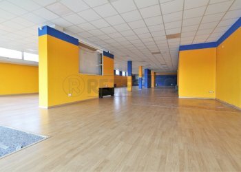 IMG_6095.JPG - Locale Commerciale Strada Padana verso Padova 64, Vicenza - foto 1