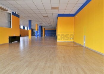 IMG_6096.JPG - Locale Commerciale Strada Padana verso Padova 64, Vicenza - foto 2