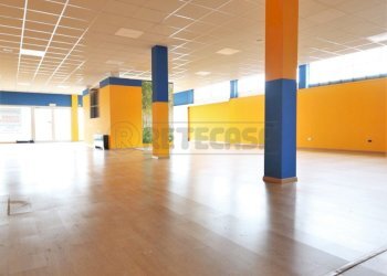 IMG_6105.JPG - Locale Commerciale Strada Padana verso Padova 64, Vicenza - foto 11