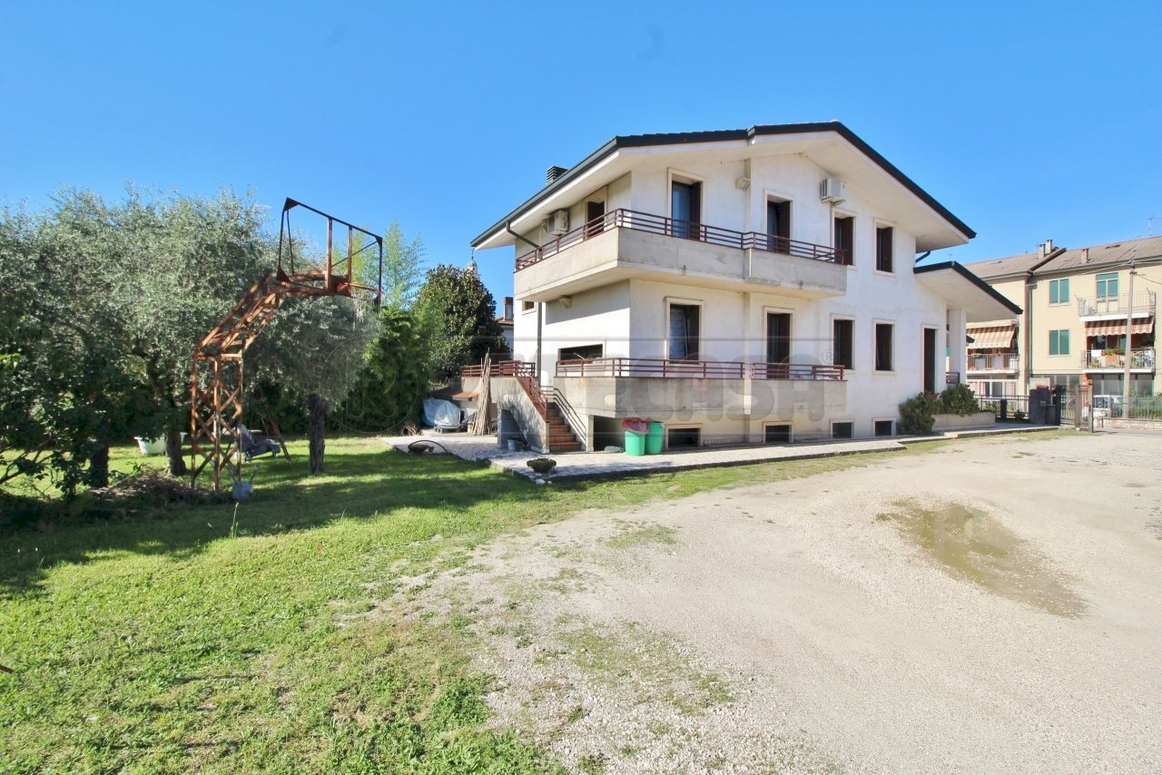 Facciata.JPG - Villa Stradella Muzzi 22, Montebello Vicentino - foto 2