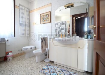 bagno piano terra - Villa Stradella Muzzi 22, Montebello Vicentino - foto 15