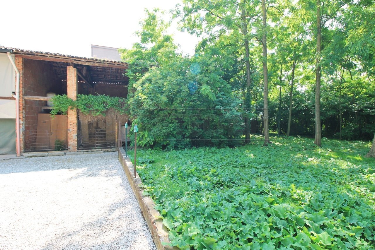 portico e terreno - Building land Piazza G. Marconi 22, Gambellara - photo 2