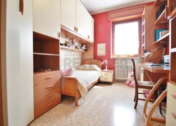 camera da letto piano primo - Casa semi indipendente Via XXIV Maggio 43, Montebello Vicentino - foto 14