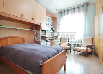 camera da letto piano primo - Casa semi indipendente Via XXIV Maggio 43, Montebello Vicentino - foto 19